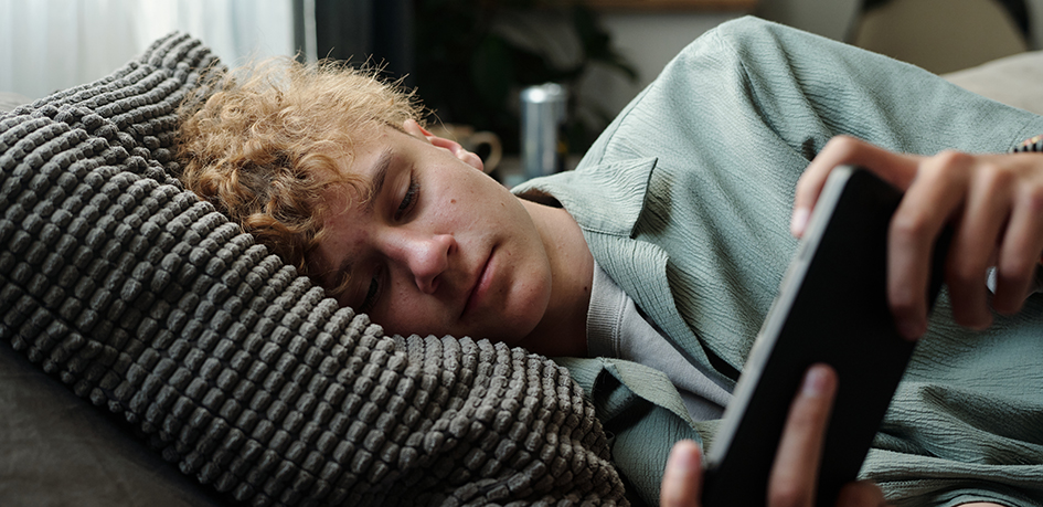 New Study Maps 29 Factors Driving Sleep Disorders and Depression in Young Adults